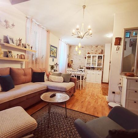 Apartman Hygge Lägenhet Omiš Exteriör bild